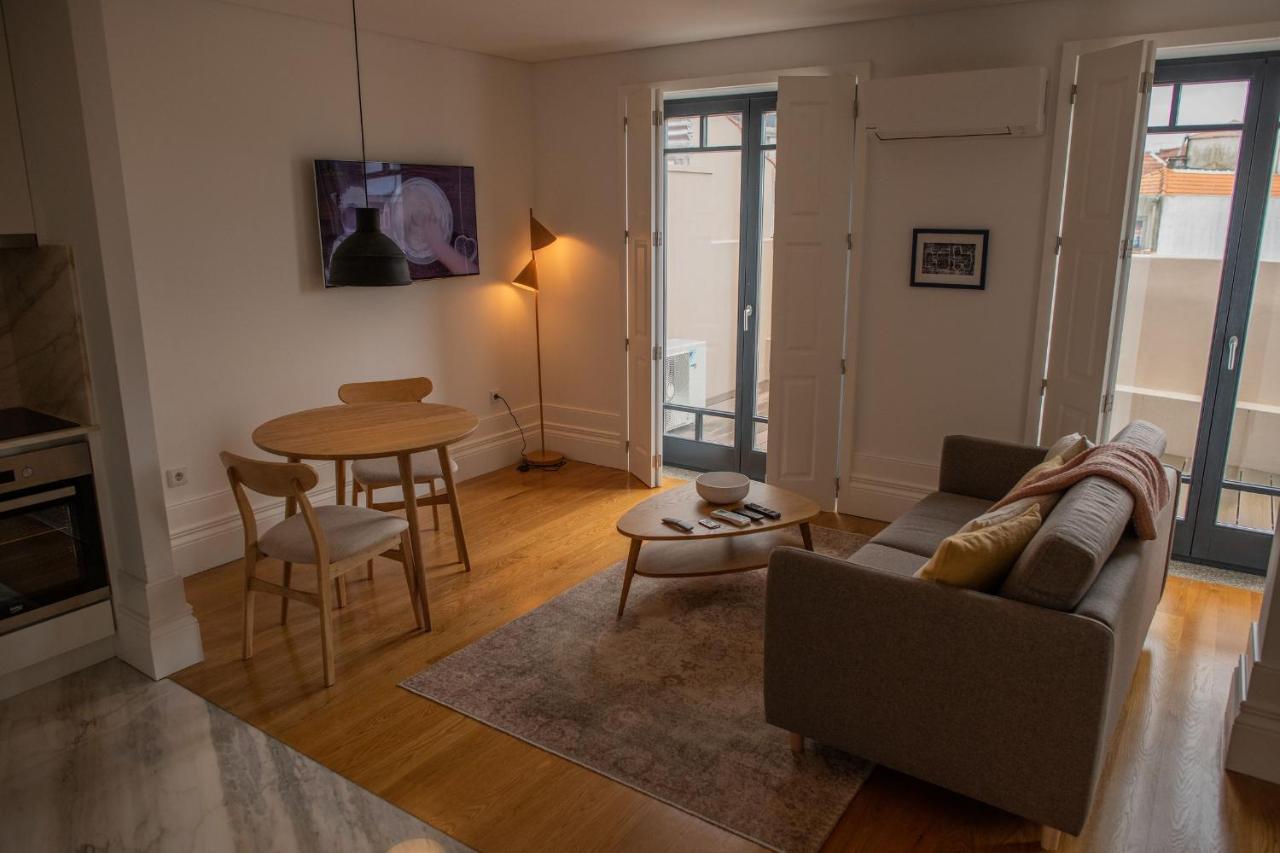 Spacious Studio W/ Balcony & Ac By Lovelystay Porto Exteriér fotografie