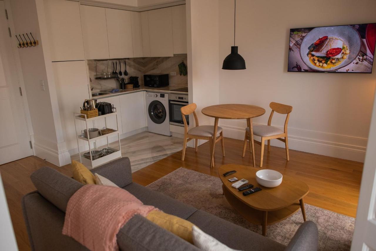 Spacious Studio W/ Balcony & Ac By Lovelystay Porto Exteriér fotografie