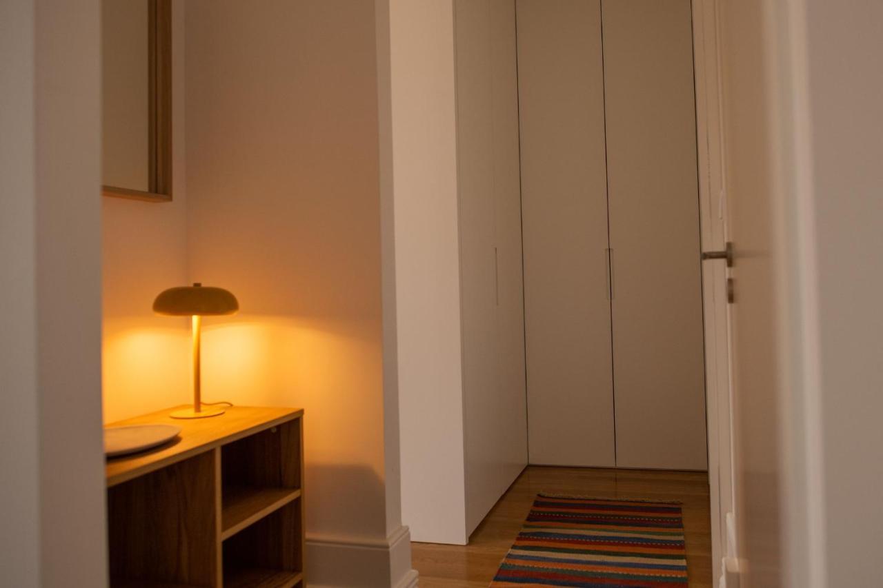 Spacious Studio W/ Balcony & Ac By Lovelystay Porto Exteriér fotografie