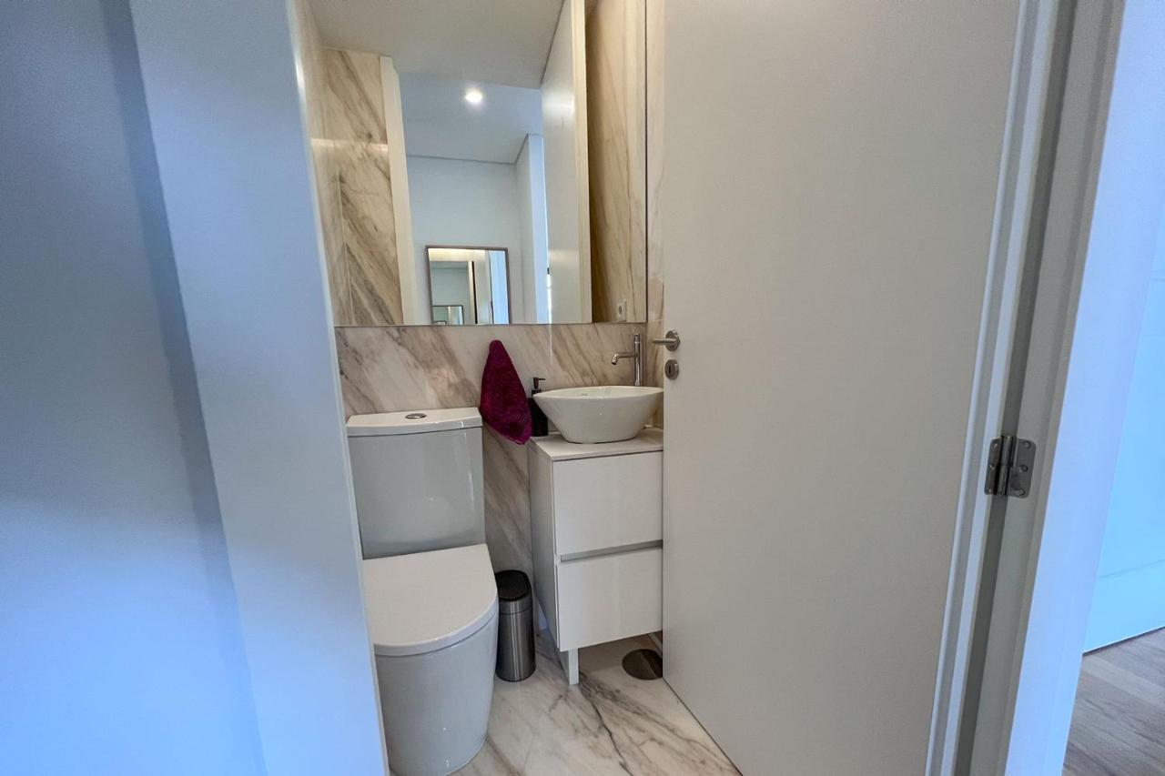Spacious Studio W/ Balcony & Ac By Lovelystay Porto Exteriér fotografie